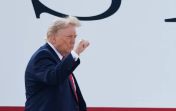Trump volta a usar o antigo Air Force One e deixa avião do Catar de lado