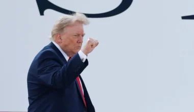 Trump volta a usar o antigo Air Force One e deixa avião do Catar de lado