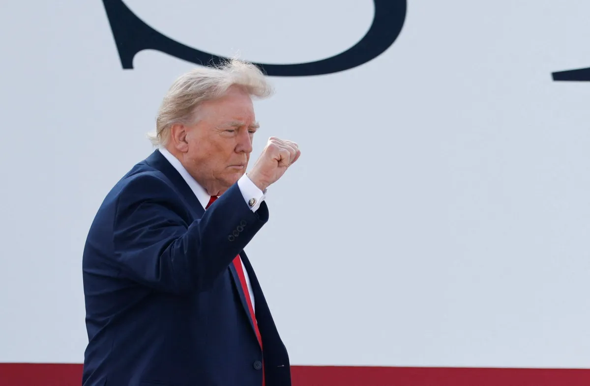 Trump volta a usar o antigo Air Force One e deixa avião do Catar de lado