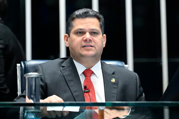Alcolumbre destrava PEC do fim da escala 6×1 e envia proposta à CCJ