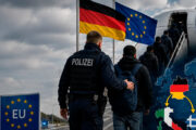 Alemanha retoma transferência de migrantes para Itália e Grécia após novas regras de asilo da UE