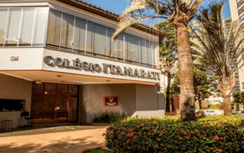 Adolescente de 13 anos é esfaqueado por colega de sala dentro de escola particular