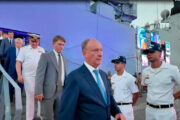 Assessor de Putin visita maior navio de guerra da América Latina no Rio