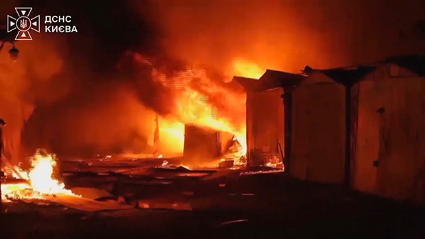 Ataque de mísseis russos em Kiev provoca incêndio e deixa seis feridos