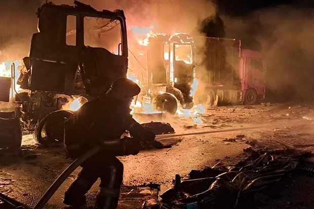 Ataque russo próximo a Kiev deixa pelo menos 37 mortos, afirmaram autoridades ucranianas