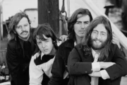 Beatles divulga gravação inédita com John Lennon e Paul McCartney