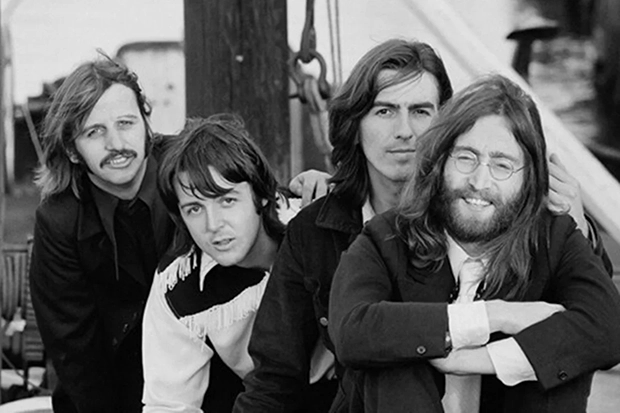 Beatles divulga gravação inédita com John Lennon e Paul McCartney