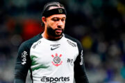 Corinthians encerra negociação e Memphis Depay deixa o clube