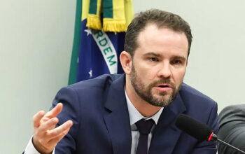 Durigan diz que aumento da dívida decorre dos juros, não dos gastos