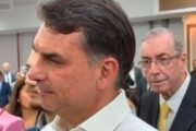 À cata de voto, Flávio chora durante culto de Valdemiro ao lado de Eduardo Cunha