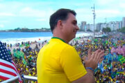 Flávio defende Bolsonaro e fala em negociar com os EUA