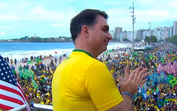 Flávio defende Bolsonaro e fala em negociar com os EUA