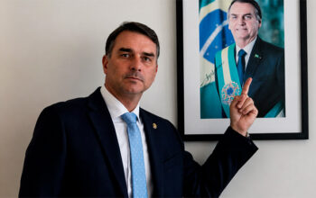 Flávio reage a veto de Moraes a visita a Bolsonaro e ameaça: “Tem dia e hora para acabar”