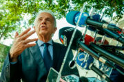 Genoino: “Múcio tem que deixar o Ministério da Defesa”