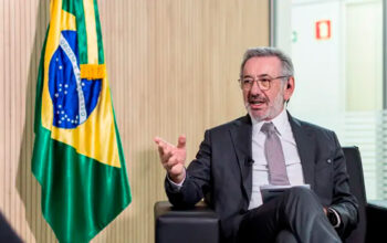 Governo projeta superávit comercial de US$ 90 bilhões em 2026, diz ministro