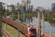 Greve de trens em SP causa congestionamento de mais de 2 mil km