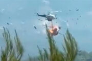 Helicópteros colidem no ar durante combate a incêndios florestais na Grécia e 2 morrem