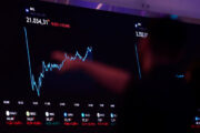 Ibovespa encerra semana em queda e ações têm desempenho misto