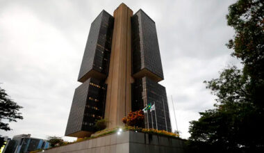 IPCA cai abaixo do teto da meta e amplia espaço para corte de juros