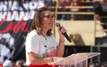 Janja homenageia Marisa, exalta força das mulheres e pede novo mandato para Lula