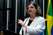 Líder do governo Lula aciona PF e PGR sobre Flávio e Dark Horse