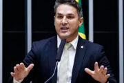 Líder nas pesquisas no RS, bolsonarista Zucco tem candidatura suspensa pelo TRE
