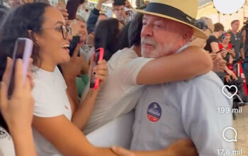Lula dá entrevista à Record durante debate presidencial da Band