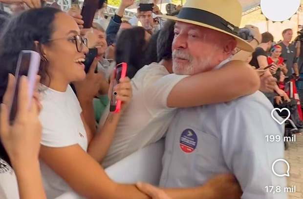 Lula dá entrevista à Record durante debate presidencial da Band