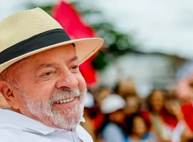 Lula recebe empresários e banqueiros no Alvorada; o encontro durou de três horas