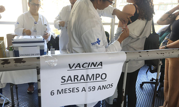 Mais de 795 mil vacinas contra o sarampo foram aplicadas em São Paulo