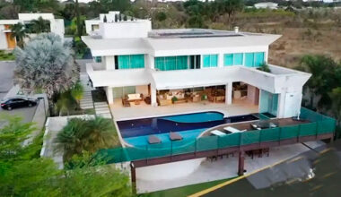 Mansão de R$ 6,2 milhões no Lago Sul que fez o patrimônio de Flávio Bolsonaro saltar 370%
