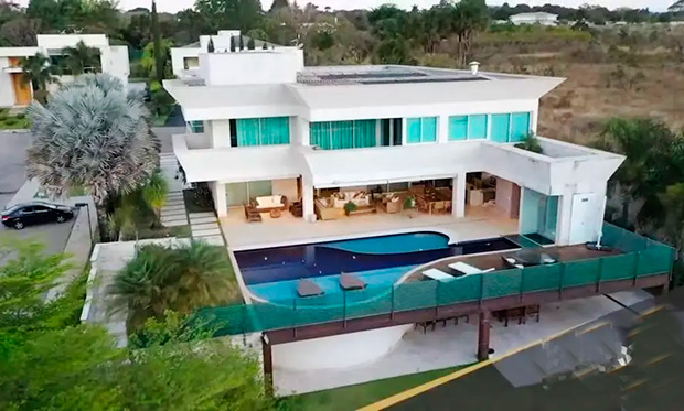 Mansão de R$ 6,2 milhões no Lago Sul que fez o patrimônio de Flávio Bolsonaro saltar 370%