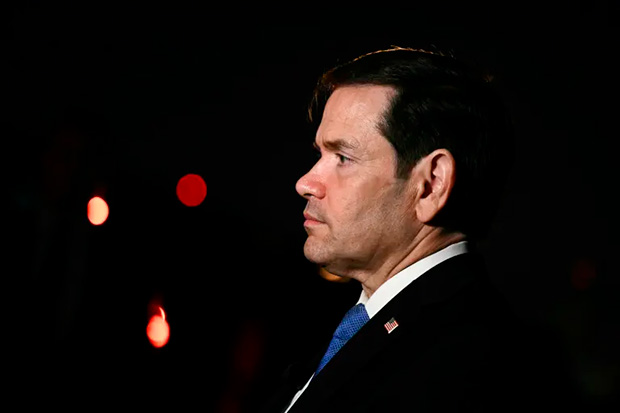 Marco Rubio fará de tudo para eleger Flávio Bolsonaro no Brasil, avalia Guga Chacra