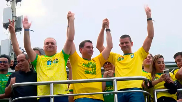 Michelle Bolsonaro e  Silas Malafaia não compareceram ao lançamento da campanha de  Flávio Bolsonaro no RJ