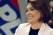 Michelle Bolsonaro registra candidatura ao Senado com irmão como suplente