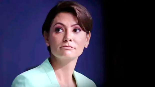 Michelle diz que superou crise com Flávio Bolsonaro: ‘colocamos uma pedra’