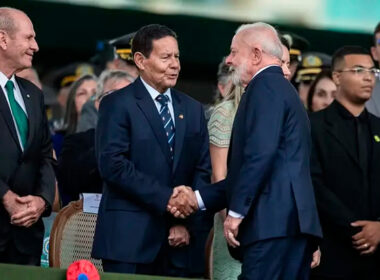 Mourão diz a Lula que poiará no Senado PL que regula a exploração de minerais críticos no país