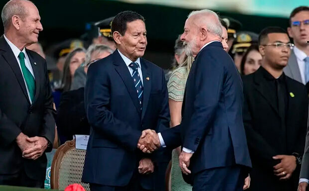 Mourão diz a Lula que poiará no Senado PL que regula a exploração de minerais críticos no país