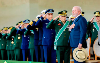 No Dia do Soldado, Lula exalta mulheres no Exército e propõe investimentos na Defesa