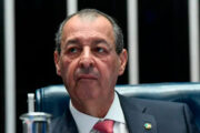 Omar Aziz ignora Caiado e declara apoio a Lula durante a convenção da Federação Brasil da Esperança