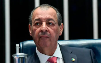 Omar Aziz ignora Caiado e declara apoio a Lula durante a convenção da Federação Brasil da Esperança