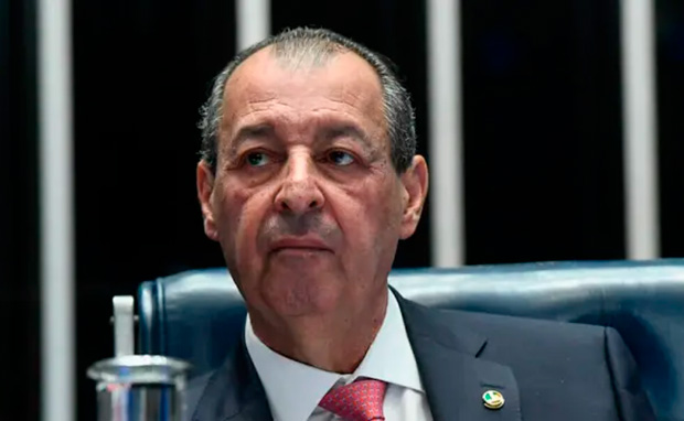 Omar Aziz ignora Caiado e declara apoio a Lula durante a convenção da Federação Brasil da Esperança