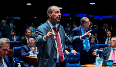 Omar Aziz mantém texto da Câmara e entrega PEC do fim da escala 6×1 à CCJ do Senado