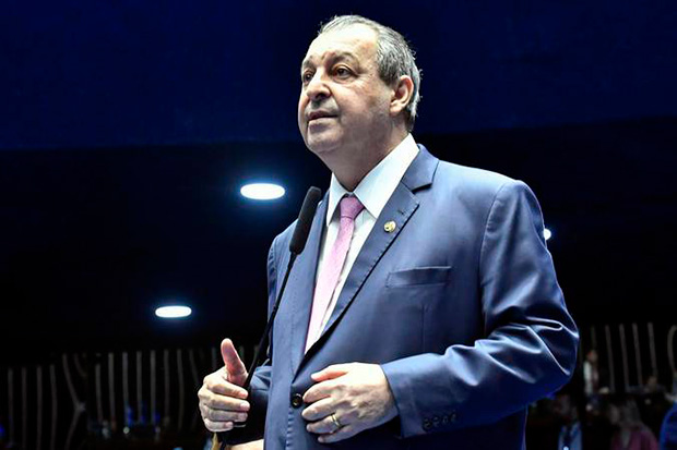 Omar Aziz deve protocolar nesta quinta-feira , 26, seu parecer pela admissibilidade da  PEC  do fim da escala 6×1