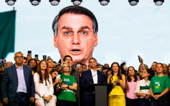 PGR pede ao STF que mantenha suspensão de visitas de Flávio Bolsonaro a Jair