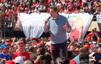 “Quem manda é o povo”: Haddad diz que Lula enfrentou poderosos sem abandonar os trabalhadores