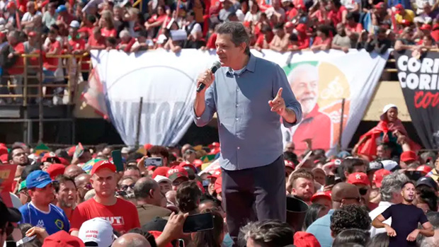 “Quem manda é o povo”: Haddad diz que Lula enfrentou poderosos sem abandonar os trabalhadores