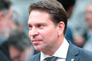 Ramagem fala da foto em piscina com políticos e alvo de caso INSS