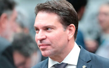 Ramagem fala da foto em piscina com políticos e alvo de caso INSS