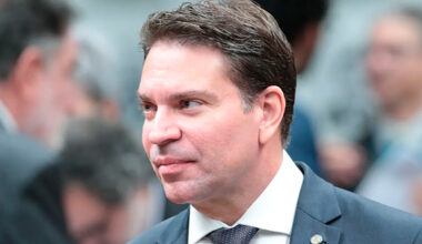Ramagem fala da foto em piscina com políticos e alvo de caso INSS